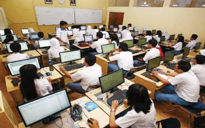 Dunia Komputer: Pelajaran Sekolah vs Dunia Nyata