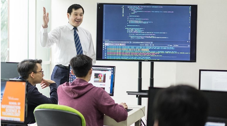 Masih Ragu Kuliah Informatika? Ini Alasan Kenapa Jurusan Ini Jadi Pilihan Masa Depan
